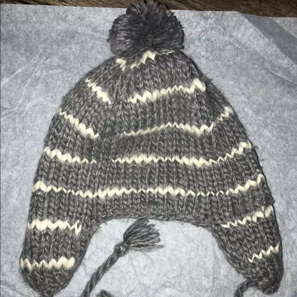 AMERICAN EAGLE 🦅 GRAY IVORY STRIPE KNIT HAT TIES